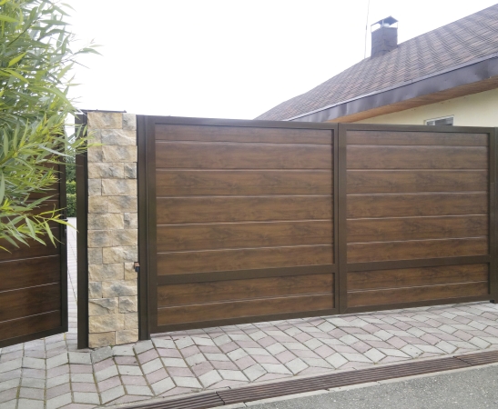 Распашные ворота в Александровском